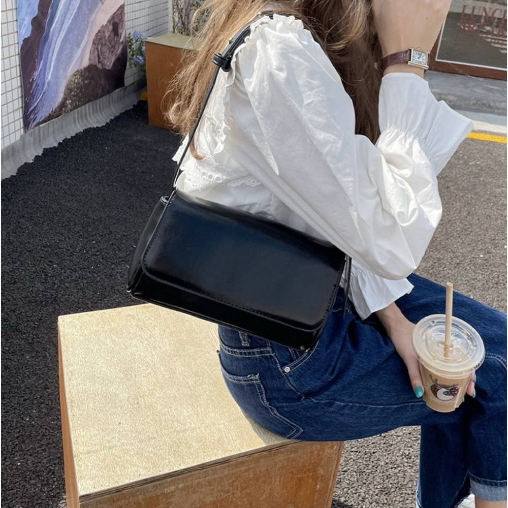 VENUSY｜ 韓國女裝｜皮革長方肩背包 側背包 長度可調-細節圖5