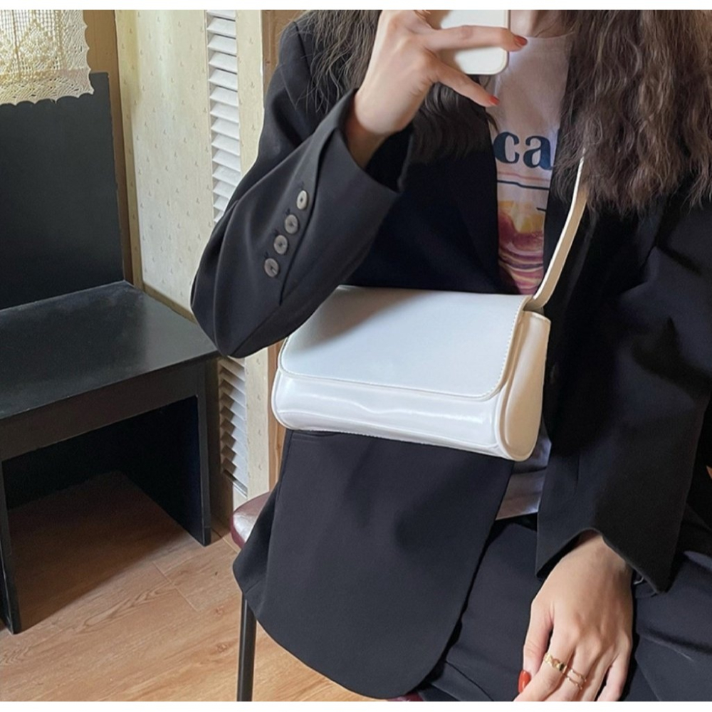 VENUSY｜ 韓國女裝｜皮革長方肩背包 側背包 長度可調-細節圖8