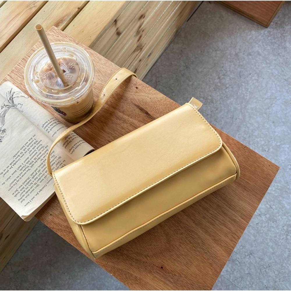 VENUSY｜ 韓國女裝｜皮革長方肩背包 側背包 長度可調-細節圖9