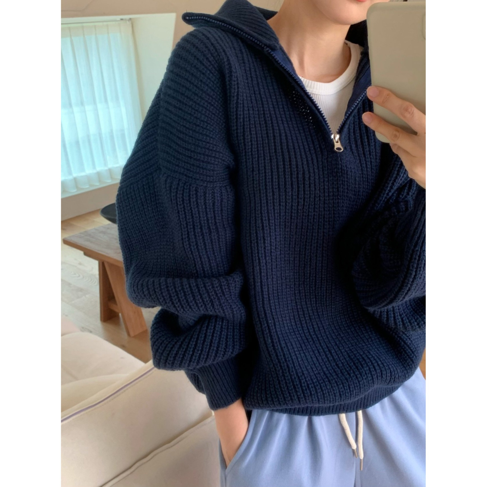 VENUSY｜ 帥氣俐落✔ 韓國女裝｜高領落肩慵懶針織上衣-細節圖2