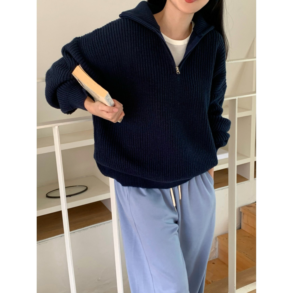 VENUSY｜ 帥氣俐落✔ 韓國女裝｜高領落肩慵懶針織上衣-細節圖3