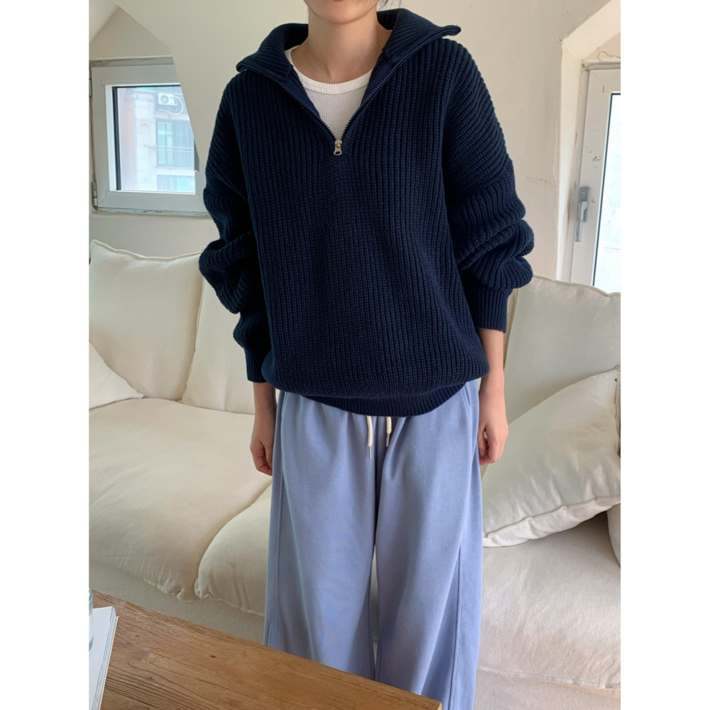 VENUSY｜ 帥氣俐落✔ 韓國女裝｜高領落肩慵懶針織上衣-細節圖4