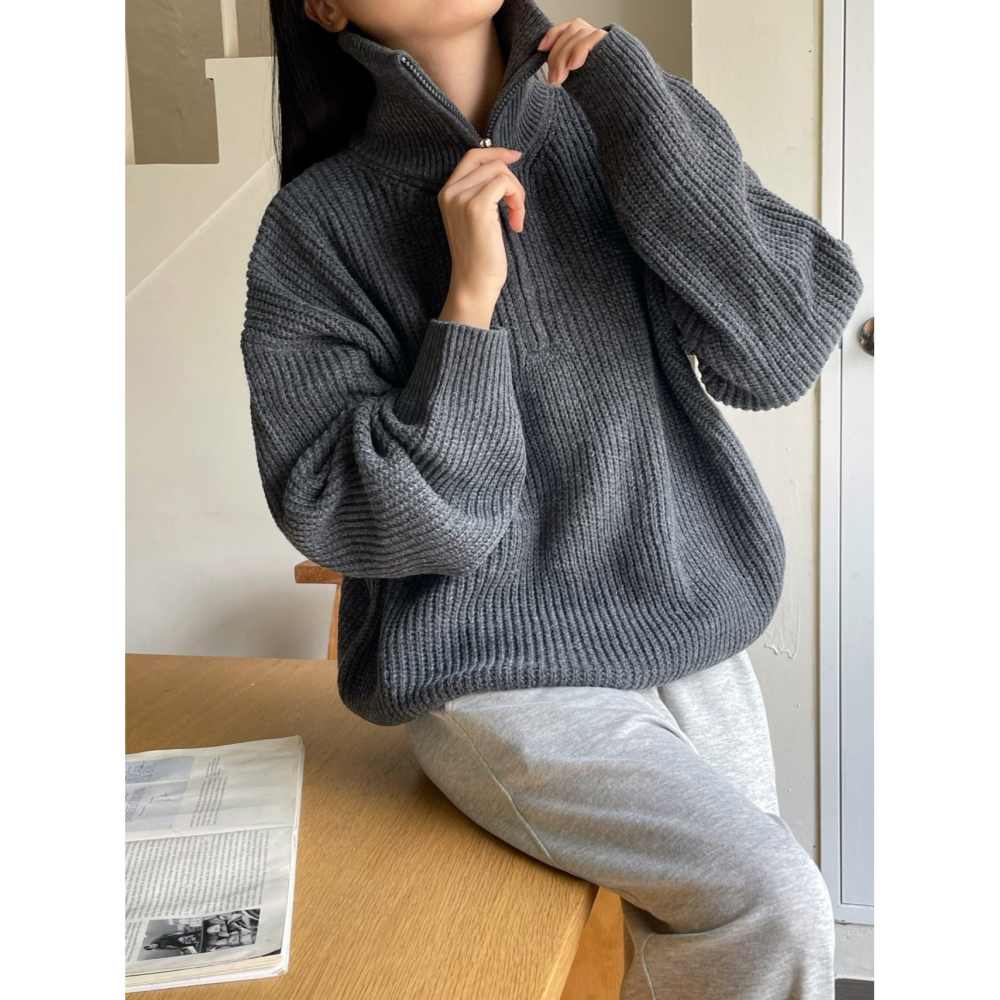 VENUSY｜ 帥氣俐落✔ 韓國女裝｜高領落肩慵懶針織上衣-細節圖8