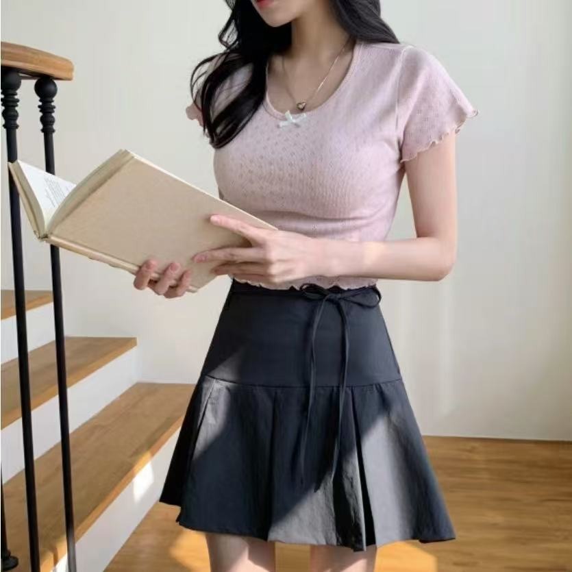 [現貨]VENUSY｜正韓🇰🇷 - 芭蕾可愛淑女風☻ 韓國女裝｜鏤空打孔木耳邊T恤 韓國T恤-細節圖2