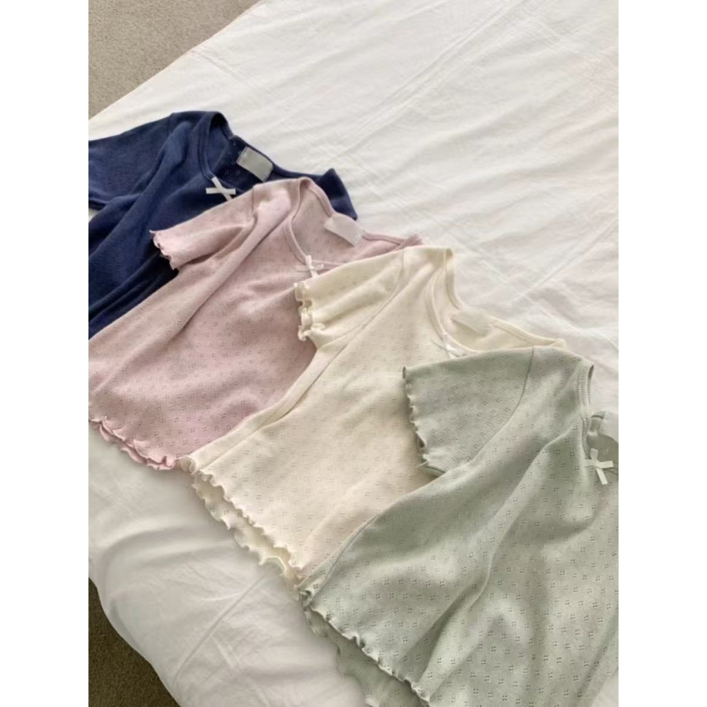 [現貨]VENUSY｜正韓🇰🇷 - 芭蕾可愛淑女風☻ 韓國女裝｜鏤空打孔木耳邊T恤 韓國T恤-細節圖9