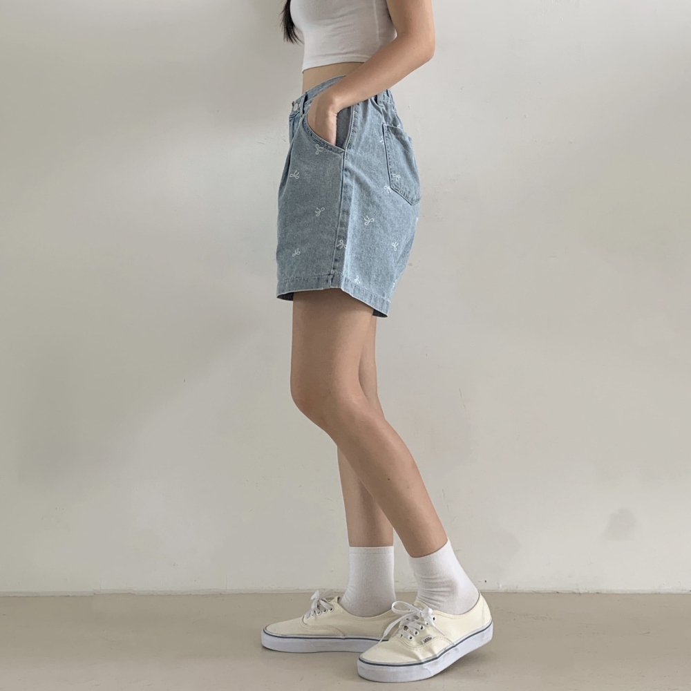 VENUSY｜正韓🇰🇷 - 𝟷𝟶𝟶%棉☀ 韓國女裝｜純棉蝴蝶結直筒A字牛仔短褲-細節圖9