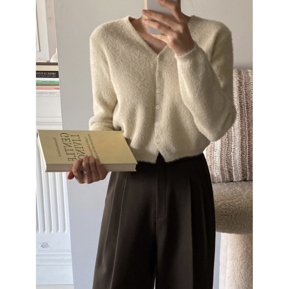 VENUSY｜正韓🇰🇷 - 親膚不刺 柔軟羊毛✔ 韓國女裝｜羊毛V扣針織小外套-細節圖3