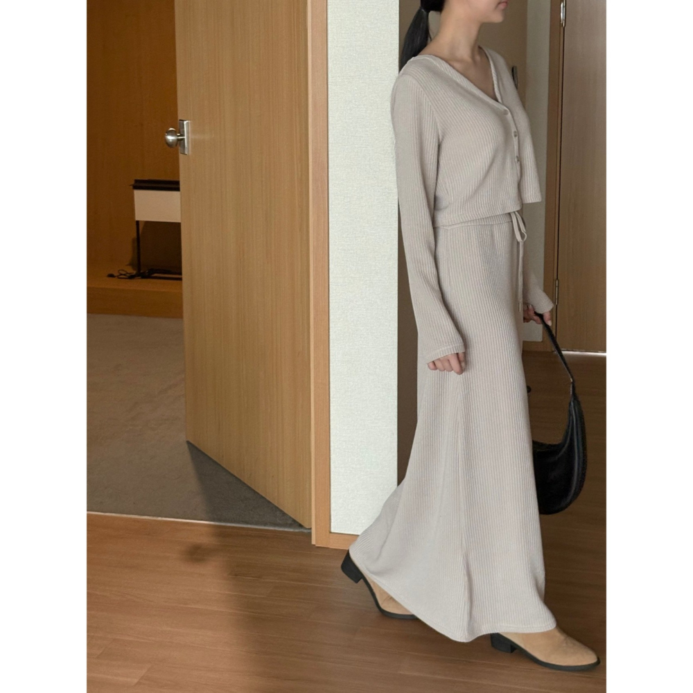 VENUSY｜正韓🇰🇷 - 氣質針織套裝♥︎ 韓國女裝｜ V領短版針織衫 針織長裙-細節圖3