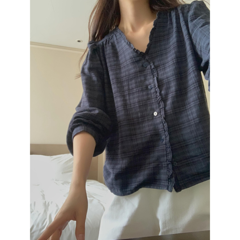 【文青女神】氣質格紋襯衫 韓國襯衫．ᴠɴ｜正韓🇰🇷 - 韓國女裝｜小荷葉邊V領格紋襯衫 韓國襯衫-細節圖3