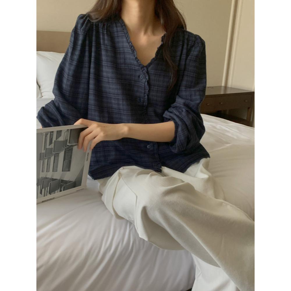 【文青女神】氣質格紋襯衫 韓國襯衫．ᴠɴ｜正韓🇰🇷 - 韓國女裝｜小荷葉邊V領格紋襯衫 韓國襯衫-細節圖4