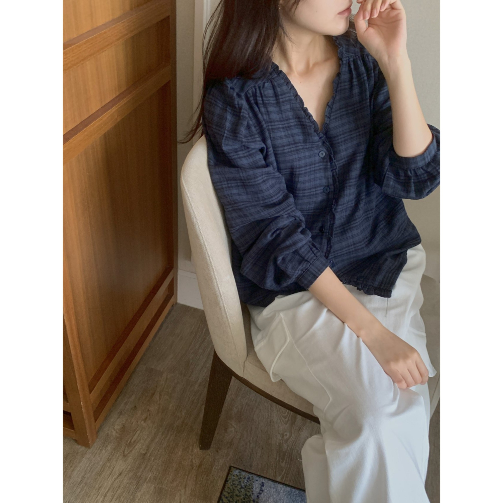 【文青女神】氣質格紋襯衫 韓國襯衫．ᴠɴ｜正韓🇰🇷 - 韓國女裝｜小荷葉邊V領格紋襯衫 韓國襯衫-細節圖6