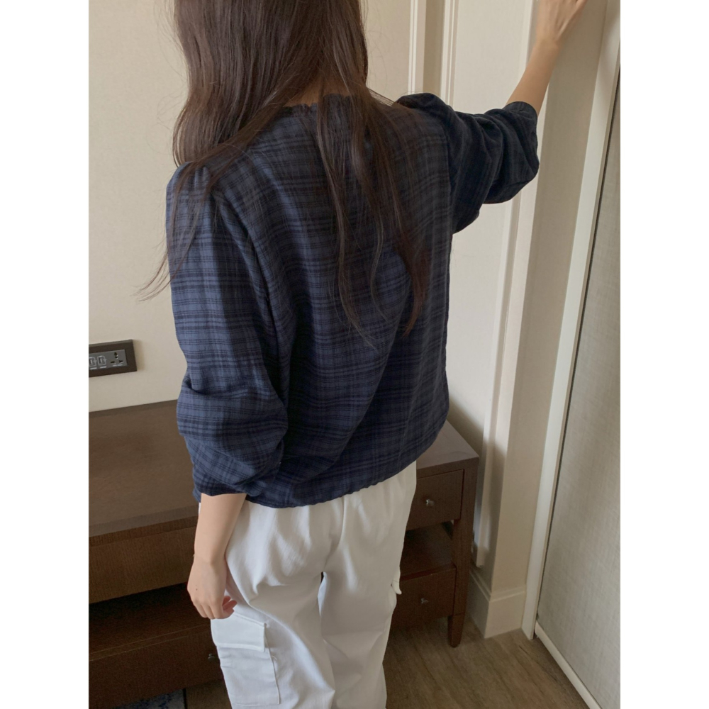 【文青女神】氣質格紋襯衫 韓國襯衫．ᴠɴ｜正韓🇰🇷 - 韓國女裝｜小荷葉邊V領格紋襯衫 韓國襯衫-細節圖7