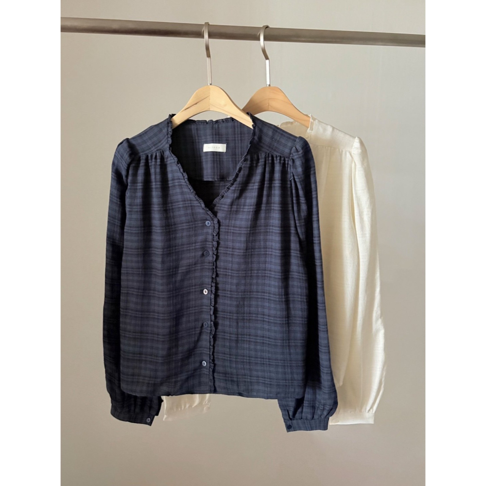 【文青女神】氣質格紋襯衫 韓國襯衫．ᴠɴ｜正韓🇰🇷 - 韓國女裝｜小荷葉邊V領格紋襯衫 韓國襯衫-細節圖10