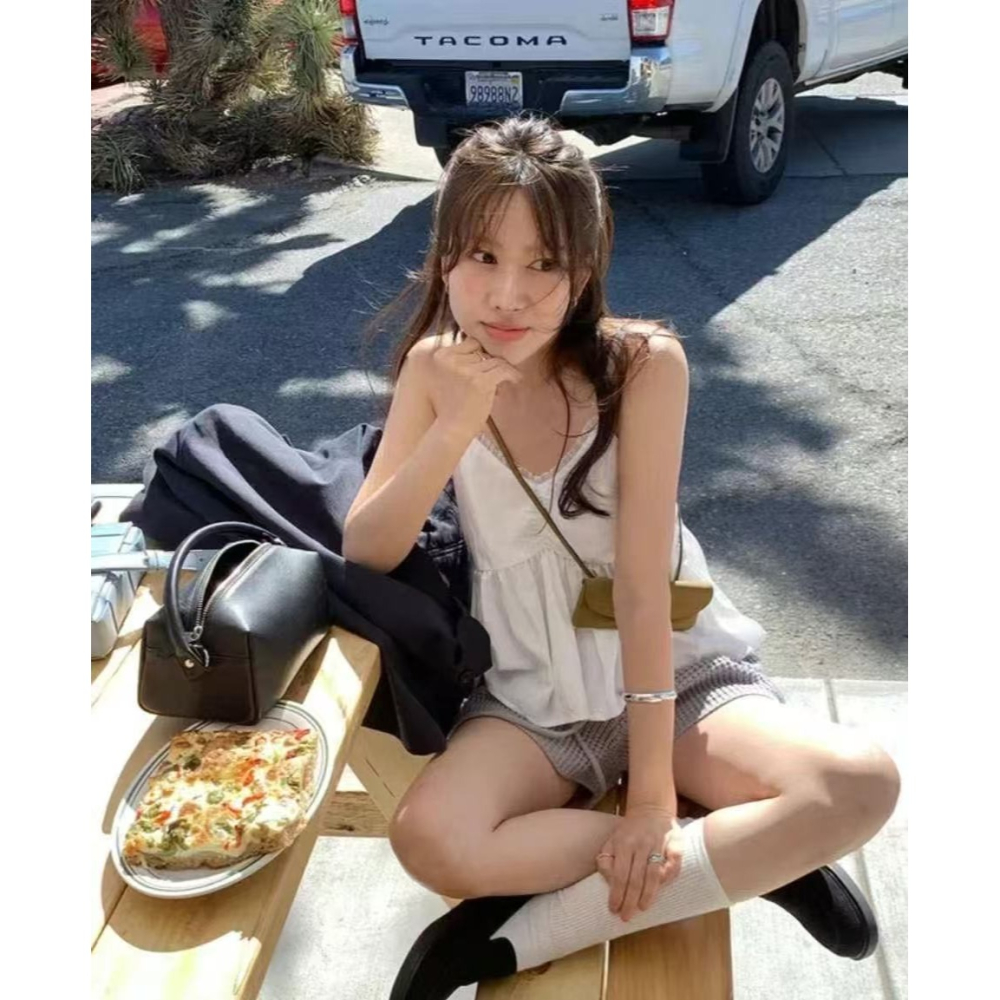 VENUSY｜正韓🇰🇷 - 韓國女裝｜蕾絲細肩帶背心 可調節長度-細節圖6