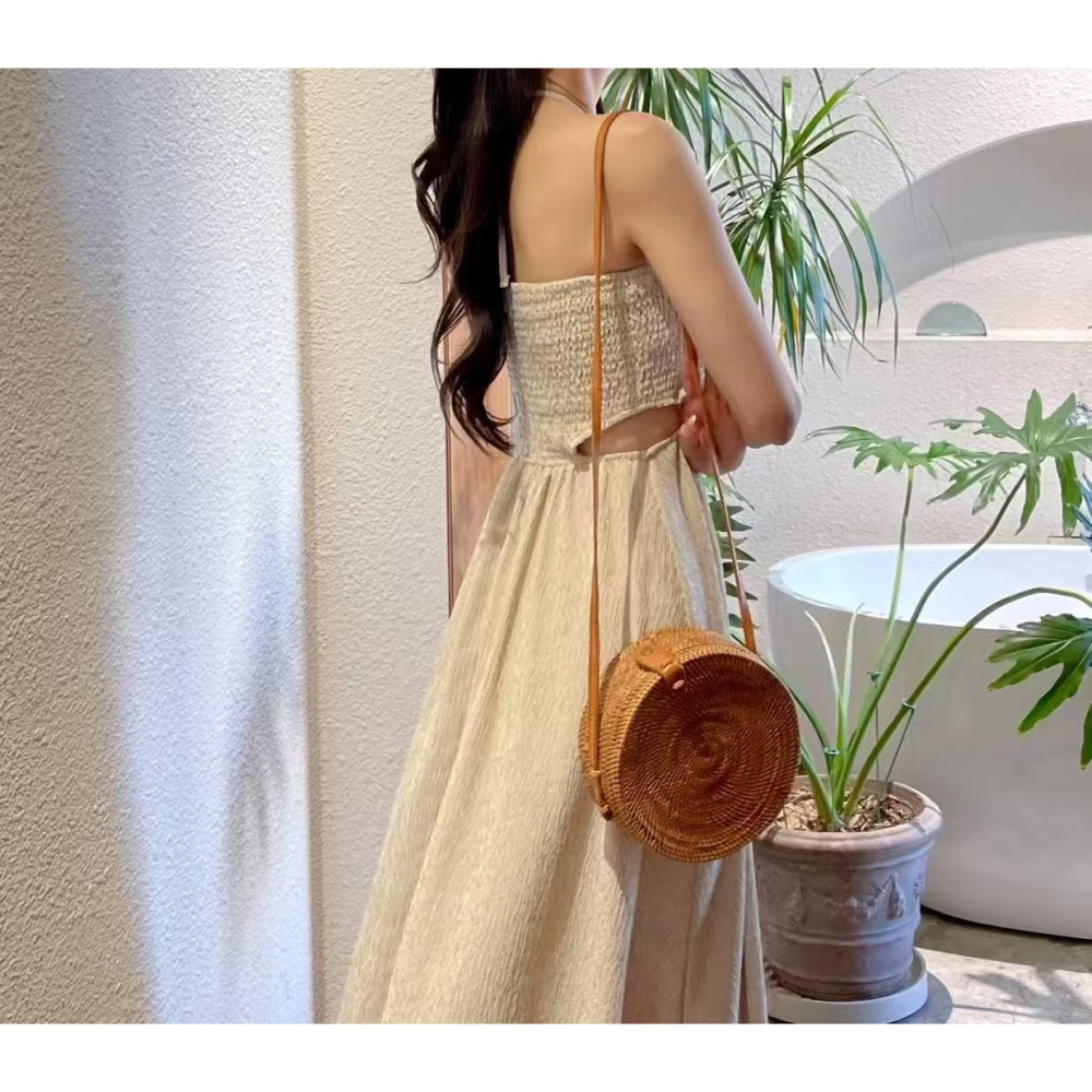 VENUSY｜正韓🇰🇷 - 顯瘦高質感✔ 韓國女裝｜平口鏤空長洋裝 韓國洋裝 掛脖度假洋裝 韓國洋裝-細節圖5