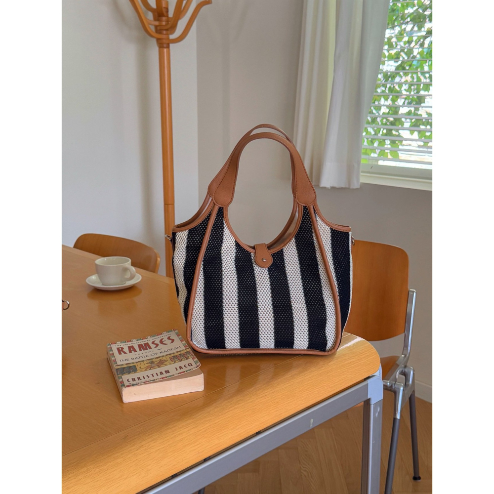 VENUSY｜正韓🇰🇷 - 韓國女裝｜皮革條紋網眼針織包 手提斜背兩用-細節圖7