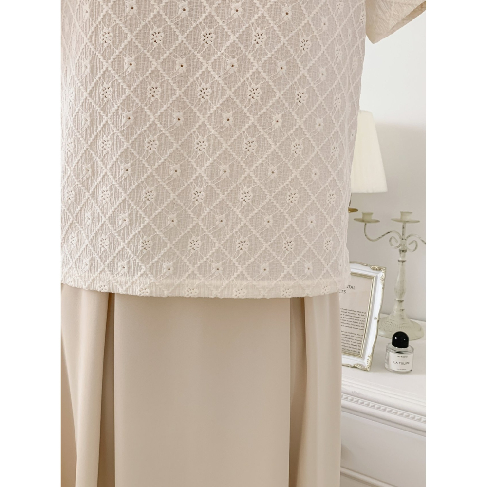 VENUSY｜正韓🇰🇷 - 遮臂公主風♕ 韓國女裝｜公主袖打孔小花T恤 韓國T恤-細節圖3