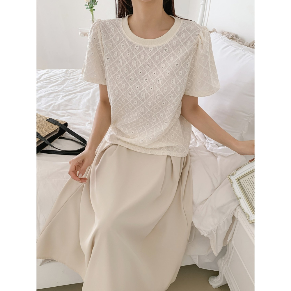 VENUSY｜正韓🇰🇷 - 遮臂公主風♕ 韓國女裝｜公主袖打孔小花T恤 韓國T恤-細節圖9