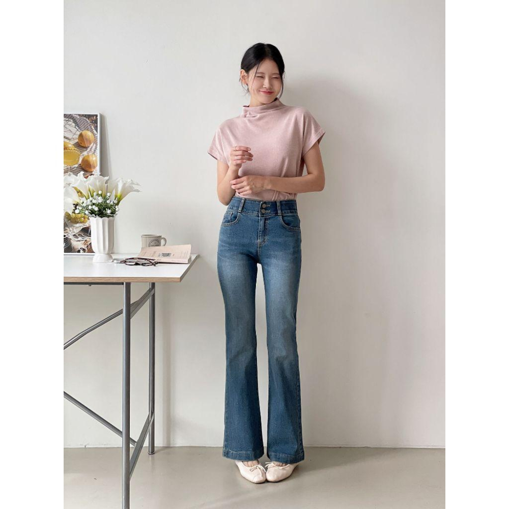 【極顯瘦微喇褲】VENUSY｜正韓🇰🇷 - 韓國東大門空運直送台灣｜雙扣高腰彈性喇叭褲牛仔褲-細節圖2