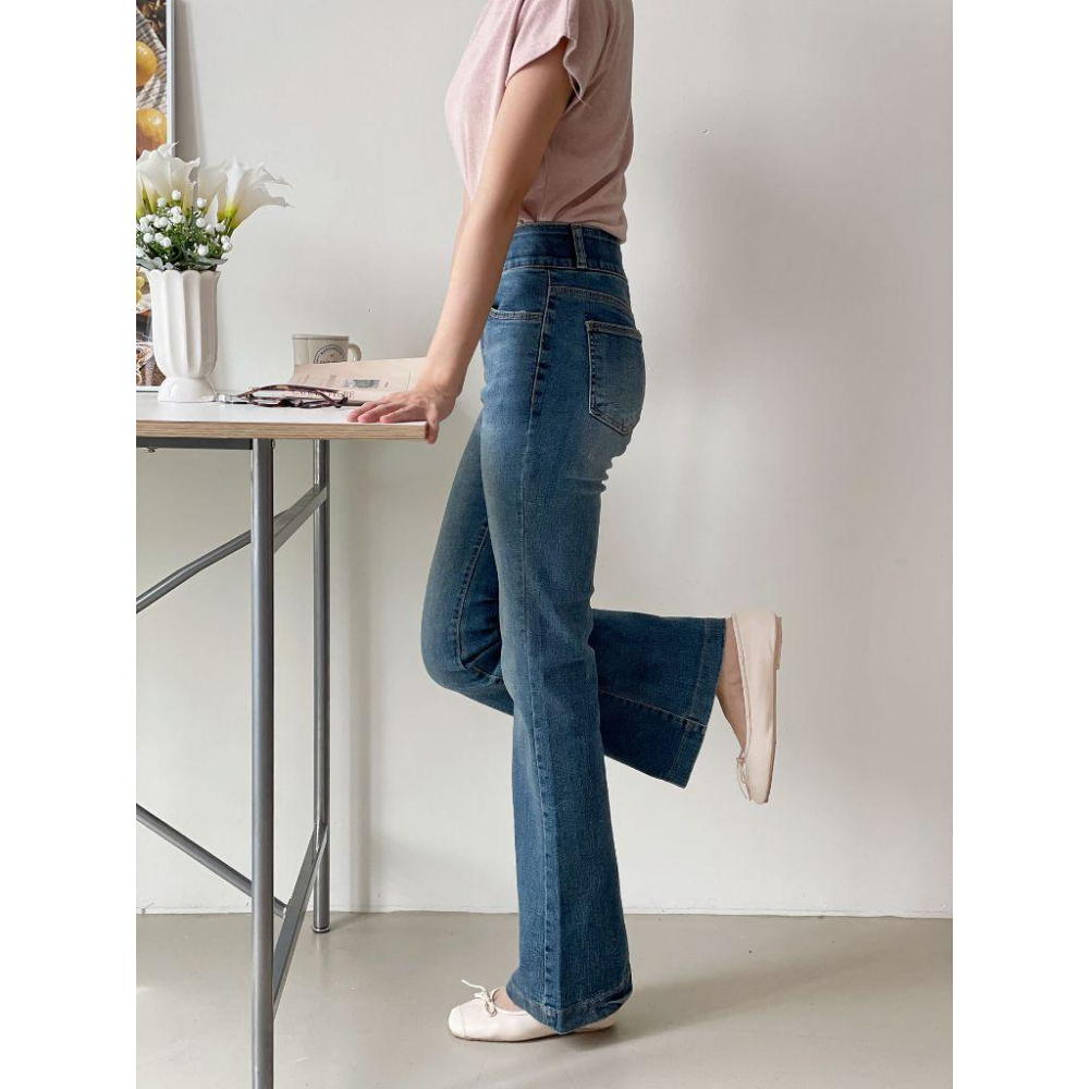 【極顯瘦微喇褲】VENUSY｜正韓🇰🇷 - 韓國東大門空運直送台灣｜雙扣高腰彈性喇叭褲牛仔褲-細節圖6