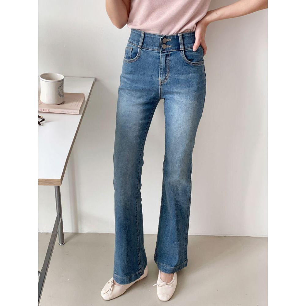 【極顯瘦微喇褲】VENUSY｜正韓🇰🇷 - 韓國東大門空運直送台灣｜雙扣高腰彈性喇叭褲牛仔褲-細節圖8