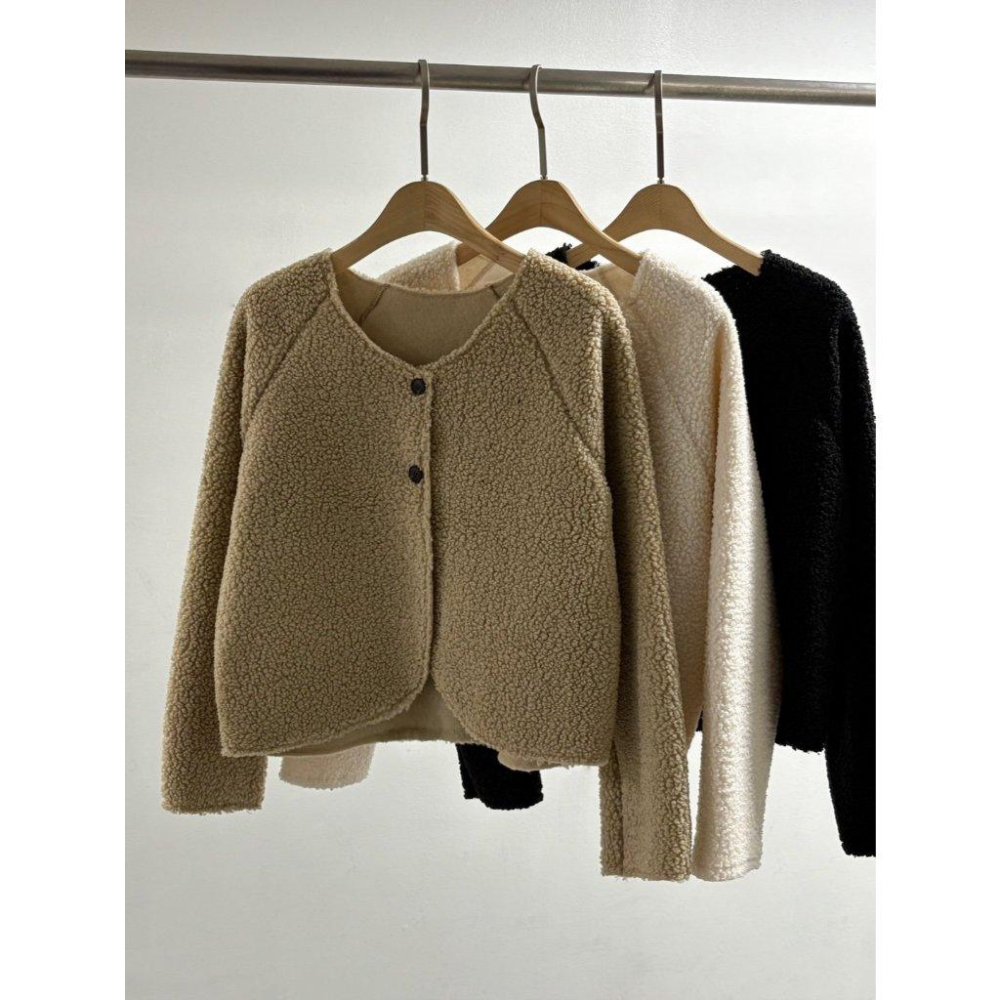 【冬季必備·保暖抓絨】VENUSY｜正韓🇰🇷 - 韓國東大門空運直送台灣｜鈕扣羔羊絨外套 開襟衫-細節圖9