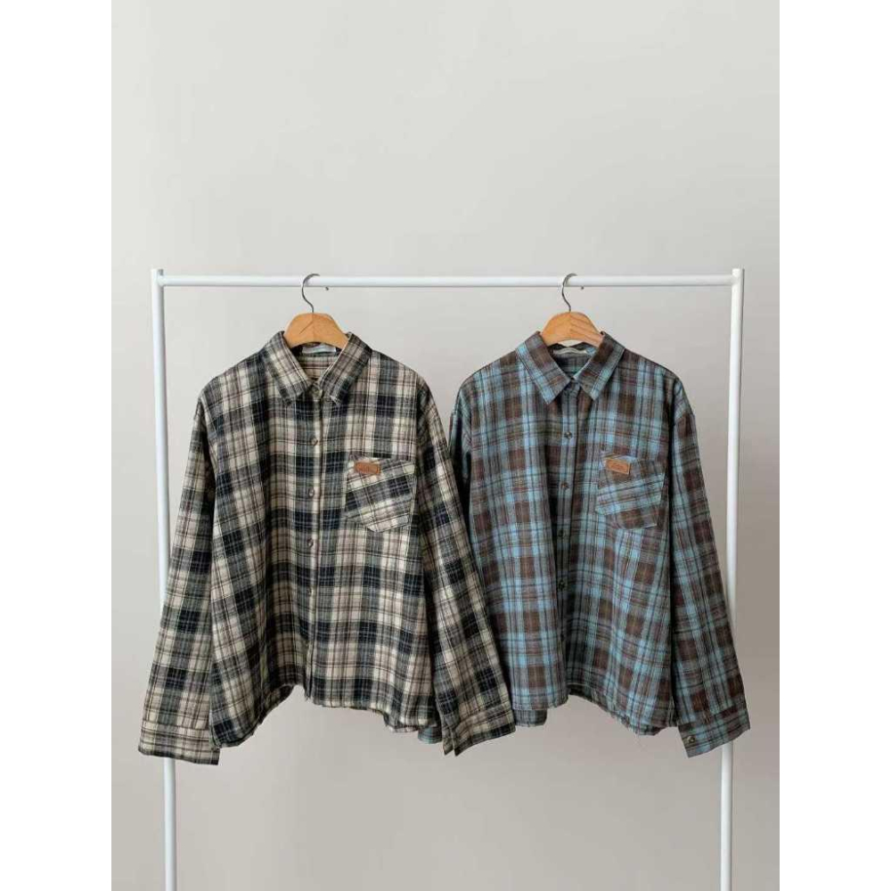 【質感秋冬】VENUSY｜正韓🇰🇷 - 韓國東大門空運直送台灣｜刷毛格紋皮標拼接襯衫-細節圖8