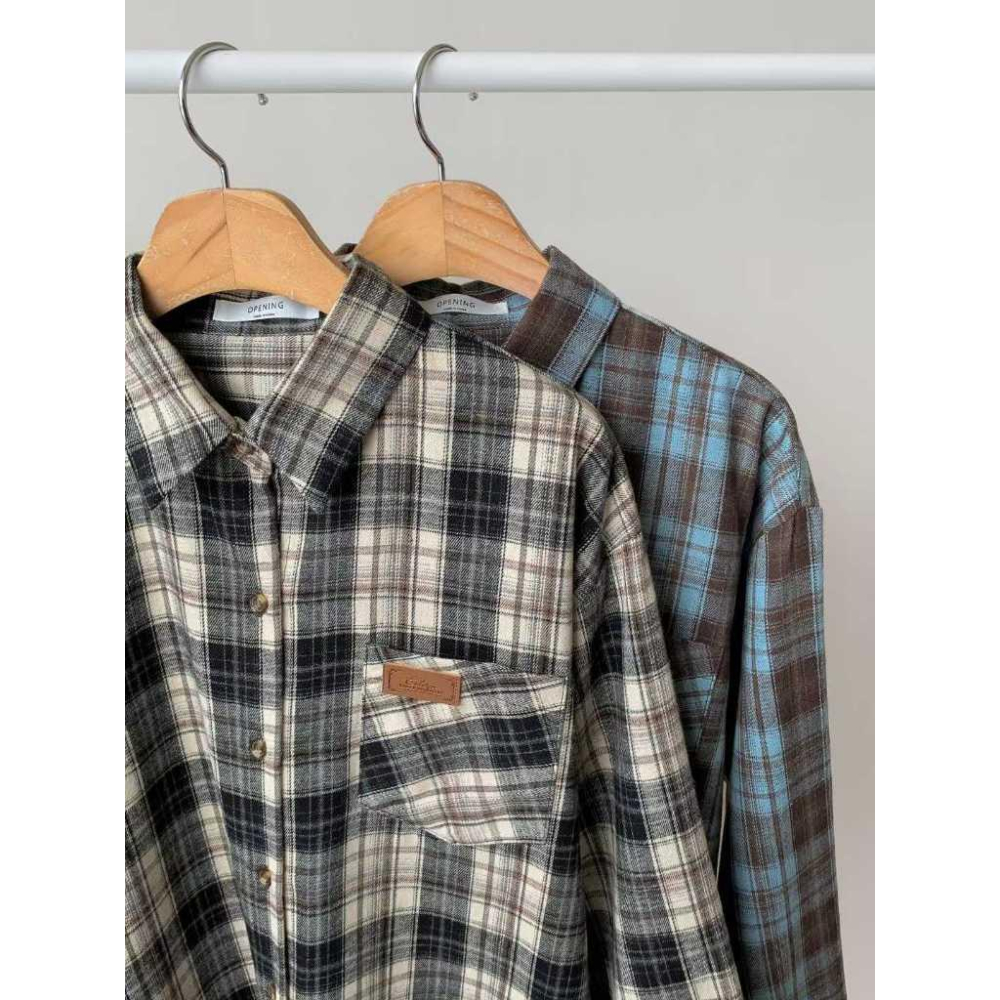 【質感秋冬】VENUSY｜正韓🇰🇷 - 韓國東大門空運直送台灣｜刷毛格紋皮標拼接襯衫-細節圖9