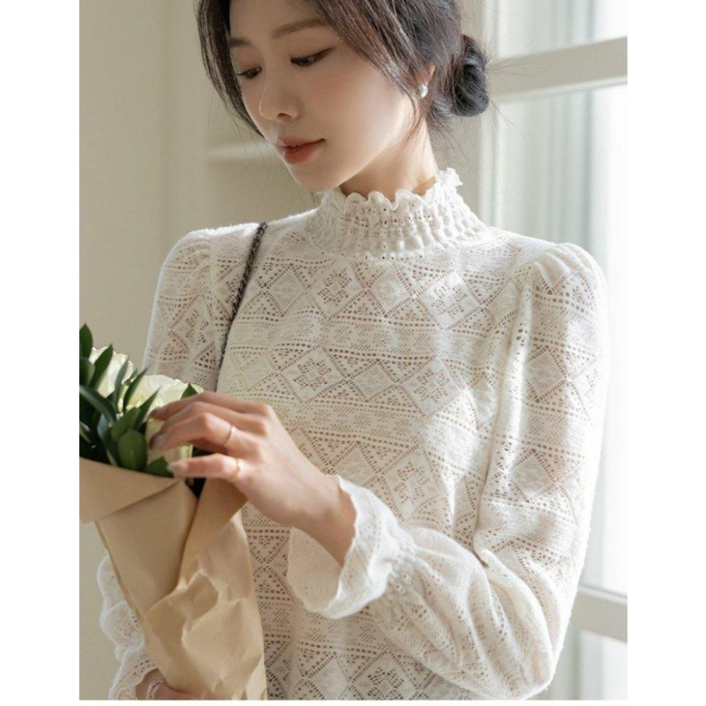 【中領氣質】VENUSY｜正韓🇰🇷 - 韓國東大門空運直送台灣｜柔軟羊毛半領蕾絲上衣 T恤-細節圖2