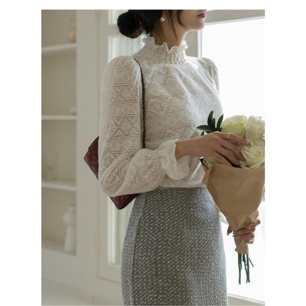 【中領氣質】VENUSY｜正韓🇰🇷 - 韓國東大門空運直送台灣｜柔軟羊毛半領蕾絲上衣 T恤-細節圖6