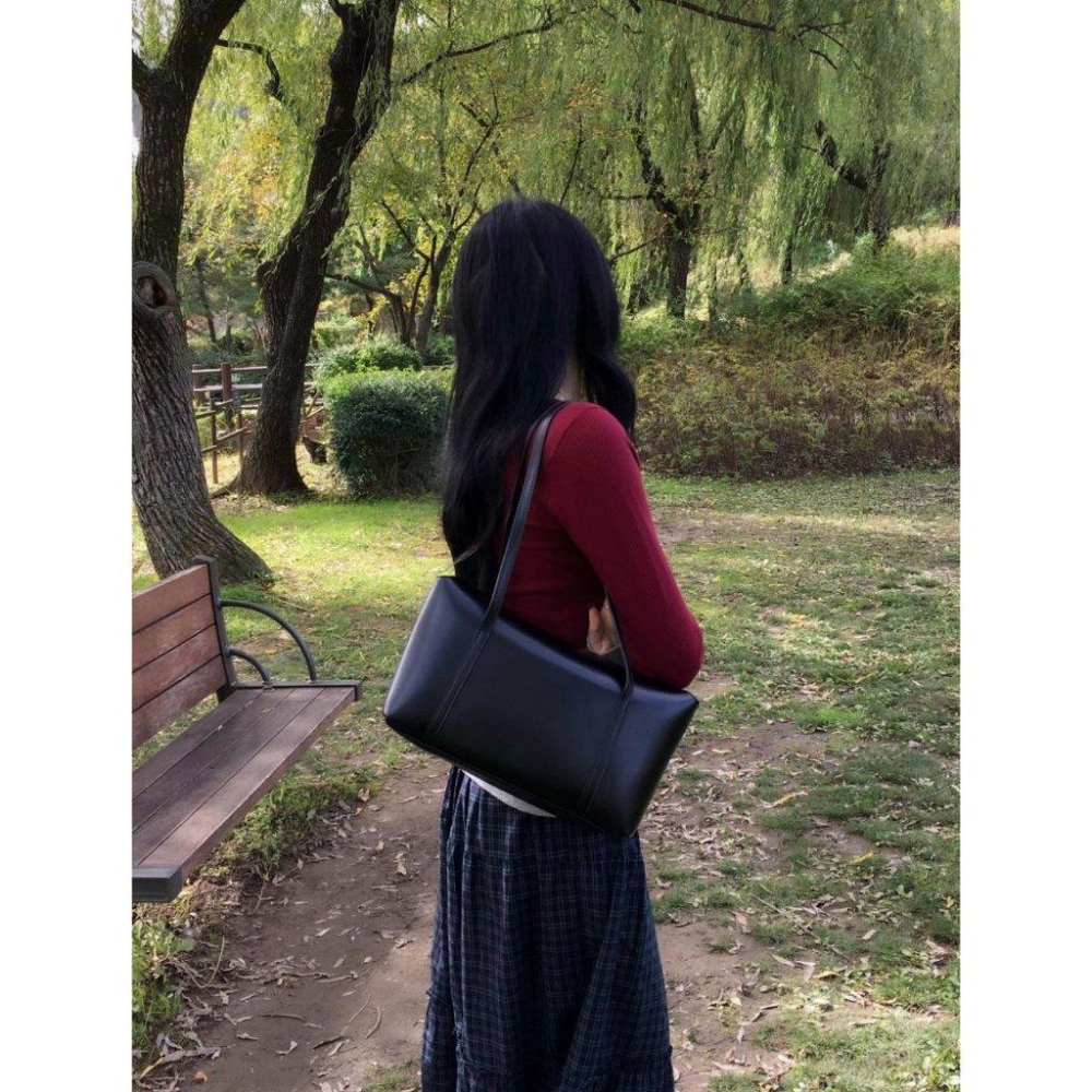 【高級皮感】VENUSY｜正韓🇰🇷 - 韓國東大門空運直送台灣｜極簡霧面皮感肩背包 大容量-細節圖3