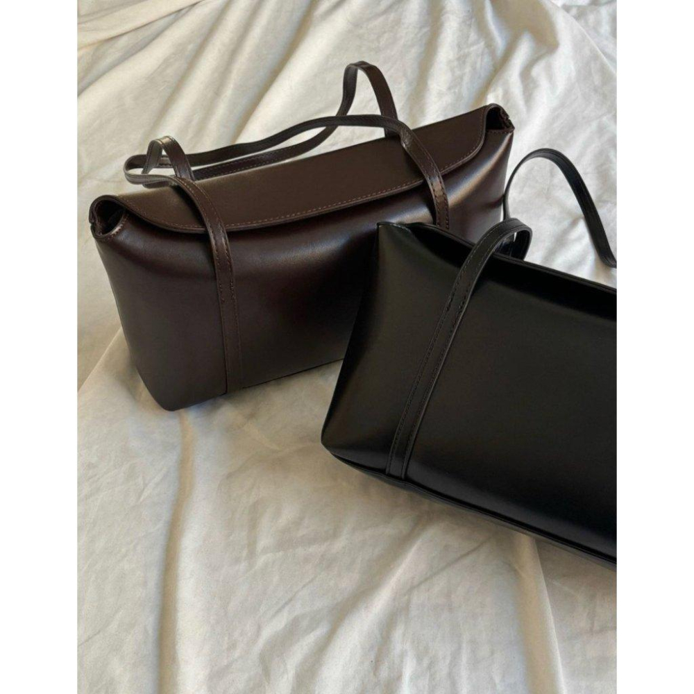 【高級皮感】VENUSY｜正韓🇰🇷 - 韓國東大門空運直送台灣｜極簡霧面皮感肩背包 大容量-細節圖6