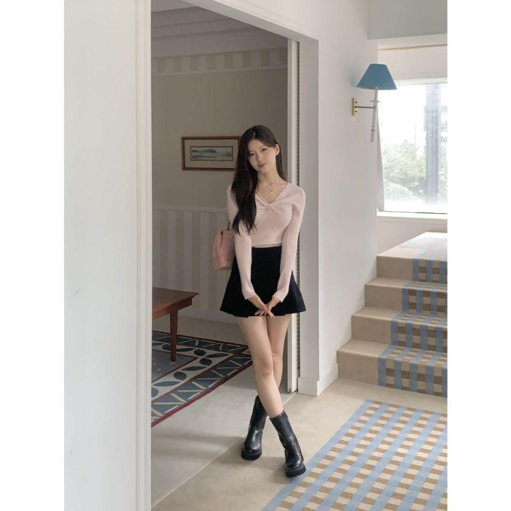 【氣質必收】VENUSY｜正韓🇰🇷 - 韓國東大門空運直送台灣｜V領羅紋扭結針織衫-細節圖2