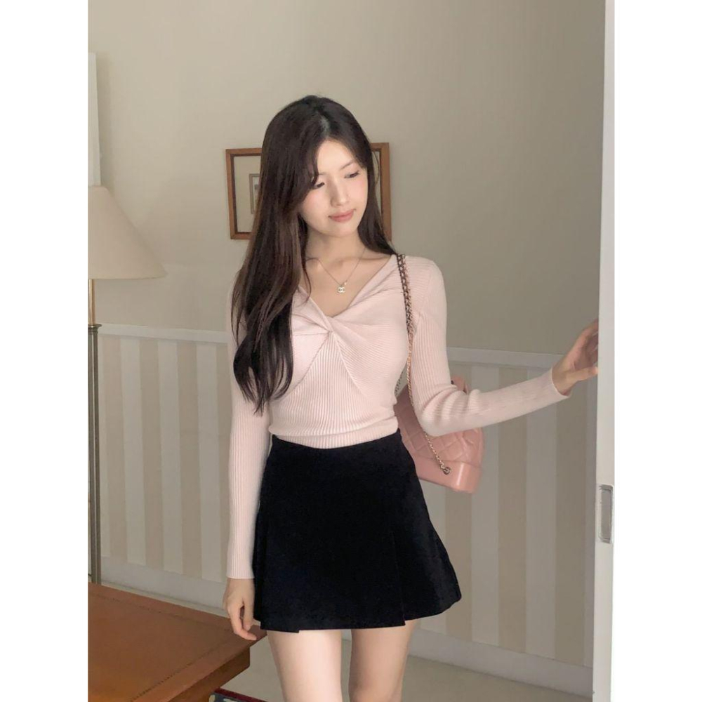 【氣質必收】VENUSY｜正韓🇰🇷 - 韓國東大門空運直送台灣｜V領羅紋扭結針織衫-細節圖3