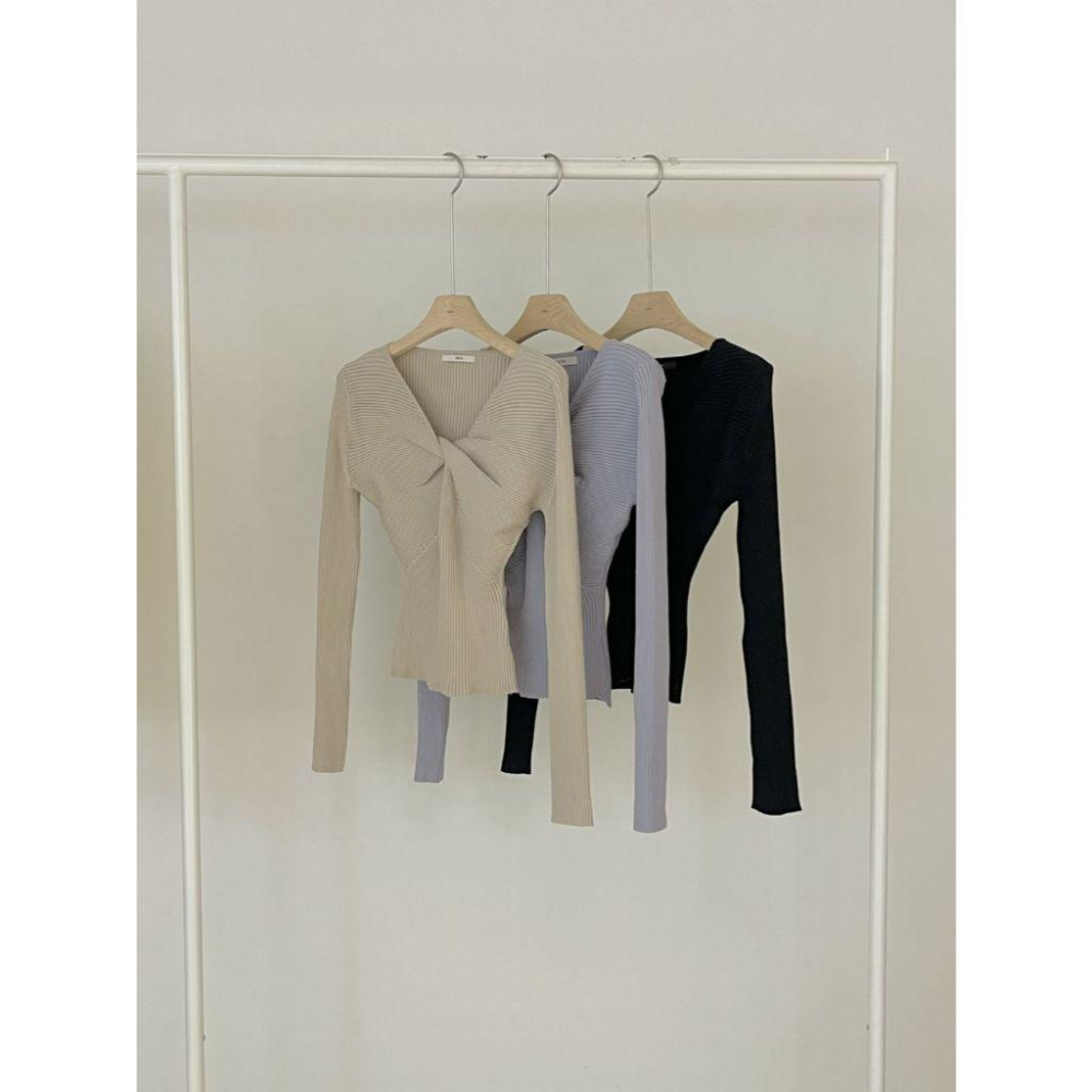 【氣質必收】VENUSY｜正韓🇰🇷 - 韓國東大門空運直送台灣｜V領羅紋扭結針織衫-細節圖6