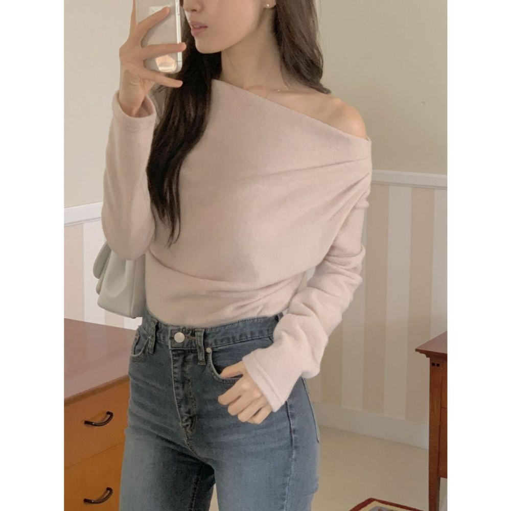 【顯鎖骨小心機】VENUSY｜正韓🇰🇷 - 韓國東大門空運直送台灣｜溫柔露肩針織上衣-細節圖3