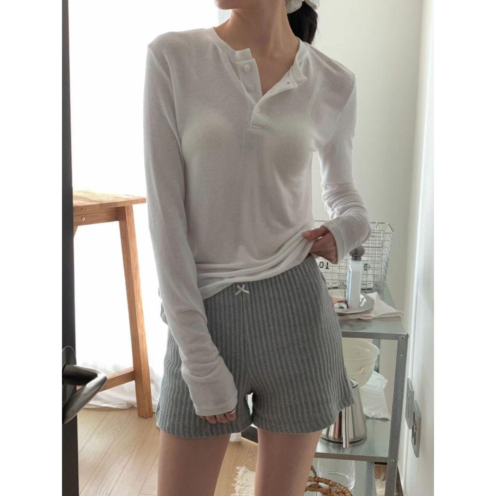 【回購率款】VENUSY｜正韓🇰🇷 - 韓國東大門空運直送台灣｜極簡鈕扣長袖T恤-細節圖3