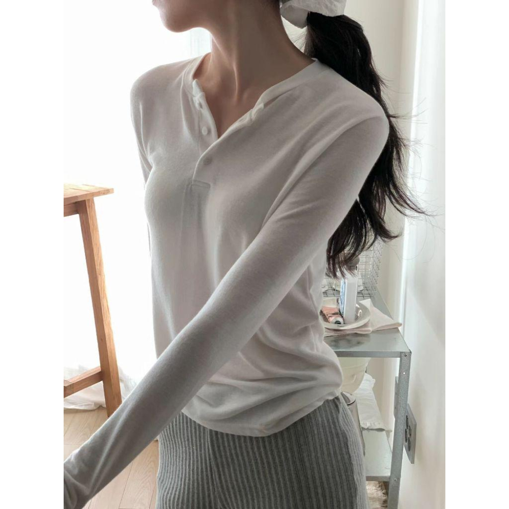 【回購率款】VENUSY｜正韓🇰🇷 - 韓國東大門空運直送台灣｜極簡鈕扣長袖T恤-細節圖4