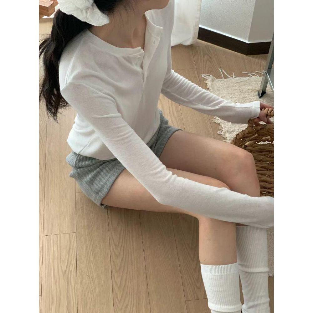 【回購率款】VENUSY｜正韓🇰🇷 - 韓國東大門空運直送台灣｜極簡鈕扣長袖T恤-細節圖8