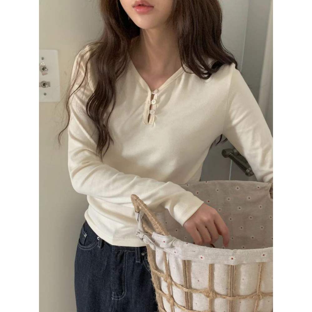 【日常高級感】VENUSY｜正韓🇰🇷 - 韓國東大門空運直送台灣｜V領鈕扣長袖T恤-細節圖2