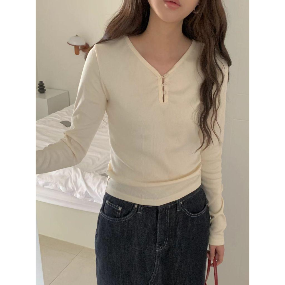 【日常高級感】VENUSY｜正韓🇰🇷 - 韓國東大門空運直送台灣｜V領鈕扣長袖T恤-細節圖9