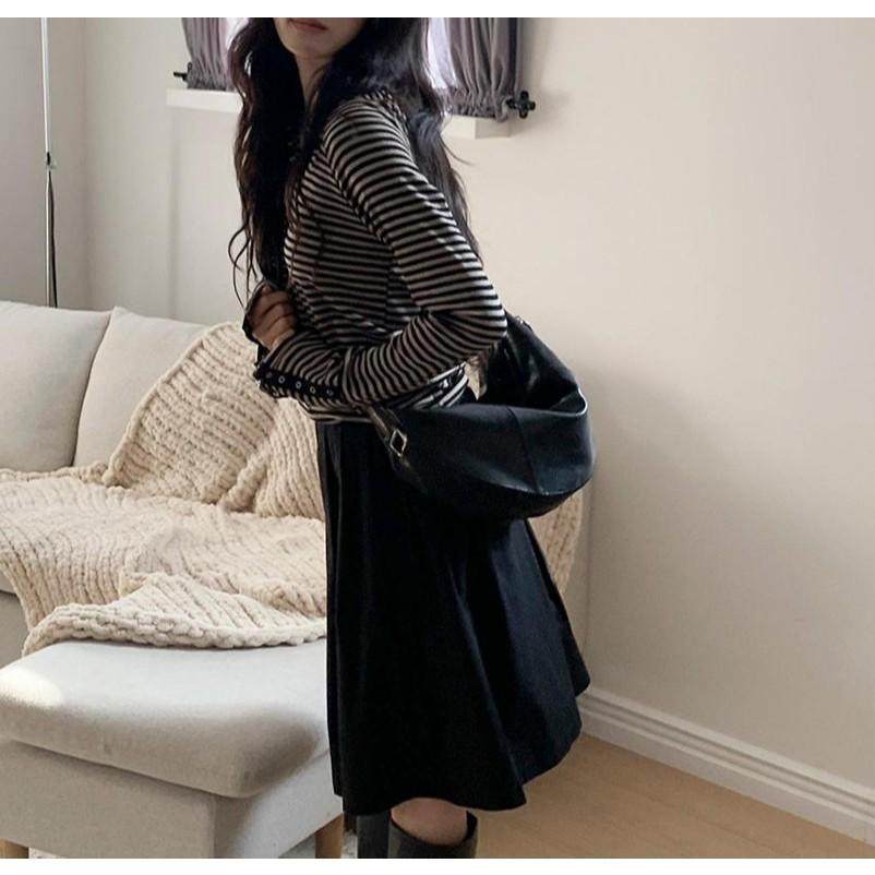 【100%牛皮・俐落時髦感】VENUSY｜正韓 - LE-JUNEV ♡ 韓國熱門設計師品牌｜半月型皮革單肩流浪包-細節圖5