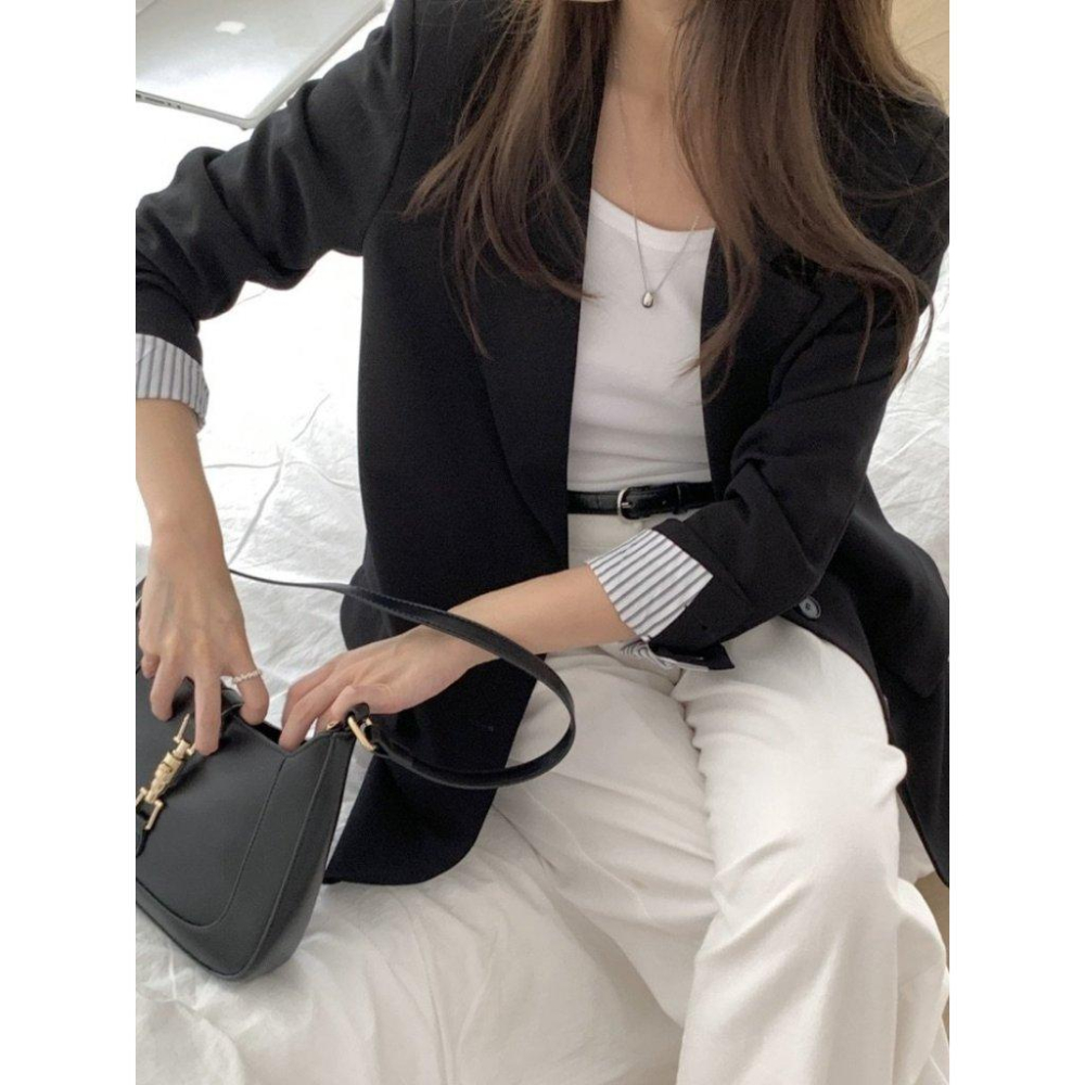 【極致抗皺・俐落垂墜】VENUSY｜正韓 - 質感微彈空氣感西裝外套．兩色入・Made in Korea-細節圖6