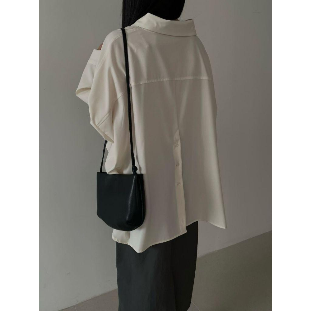 【天然牛革】VENUSY｜正韓 - 質感全皮簡約斜背包．兩色入・俐落時髦感-細節圖3