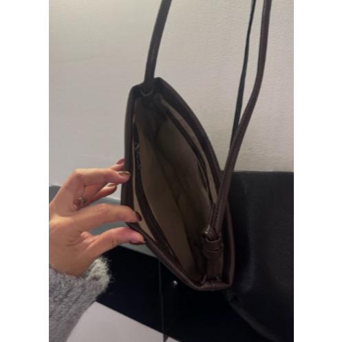 【天然牛革】VENUSY｜正韓 - 質感全皮簡約斜背包．兩色入・俐落時髦感-細節圖9