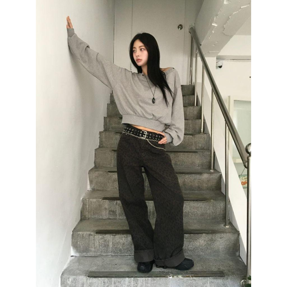 VENUSY 微悠｜【復古鉚釘・100%純棉】高街感圓領衛衣・大學T・Made in Korea-細節圖3