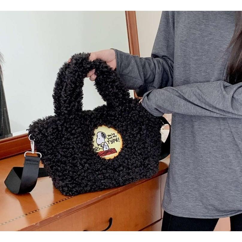 【正版授權・可愛療癒感】VENUSY｜正韓 - LE-JUNEV ♡ 韓國熱門品牌｜史努比短絨手提袋 Snoopy側背包-細節圖4