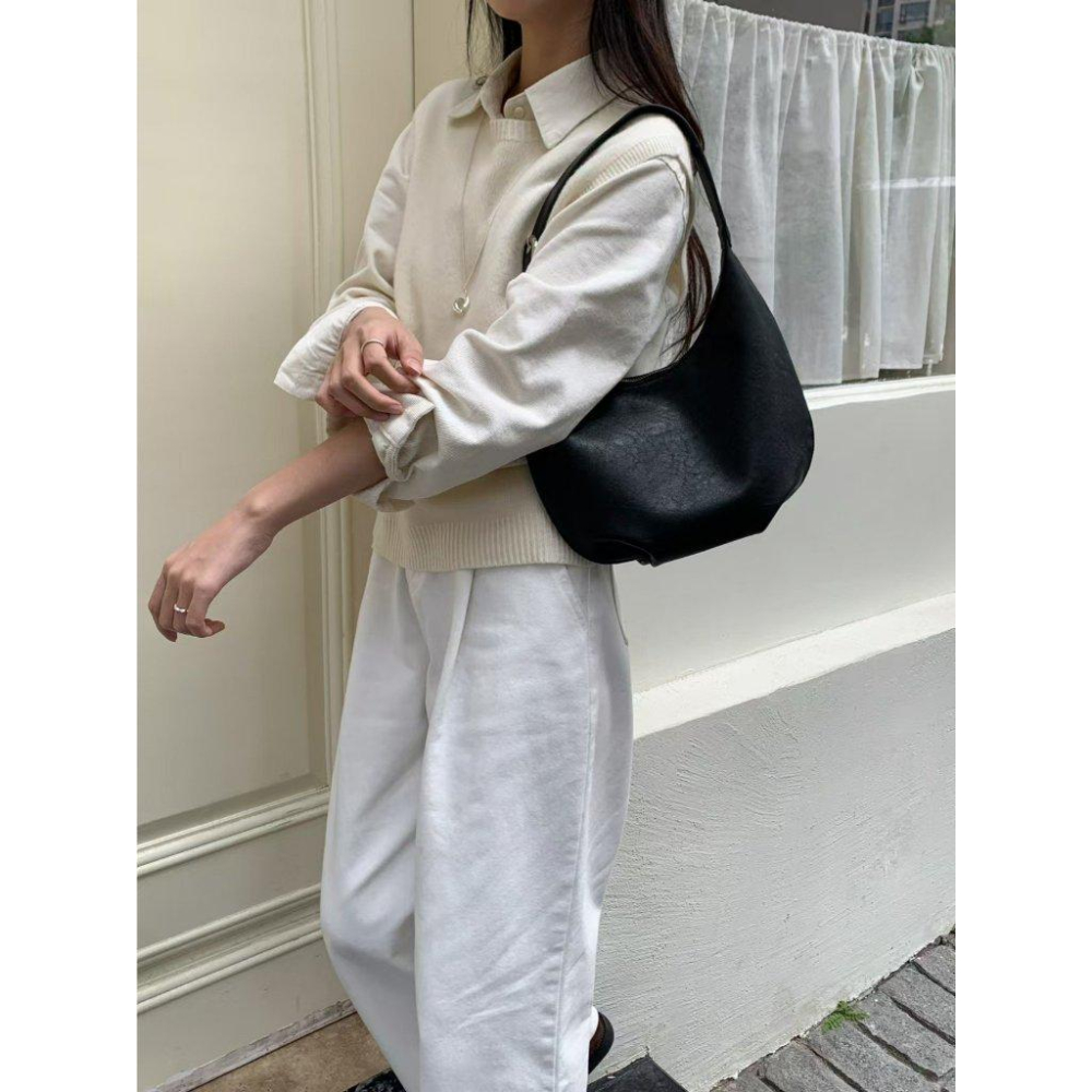 【極簡廓形・新月弧度】VENUSY｜正韓 - 質感新月單肩包．三色入・Made in Korea-細節圖6