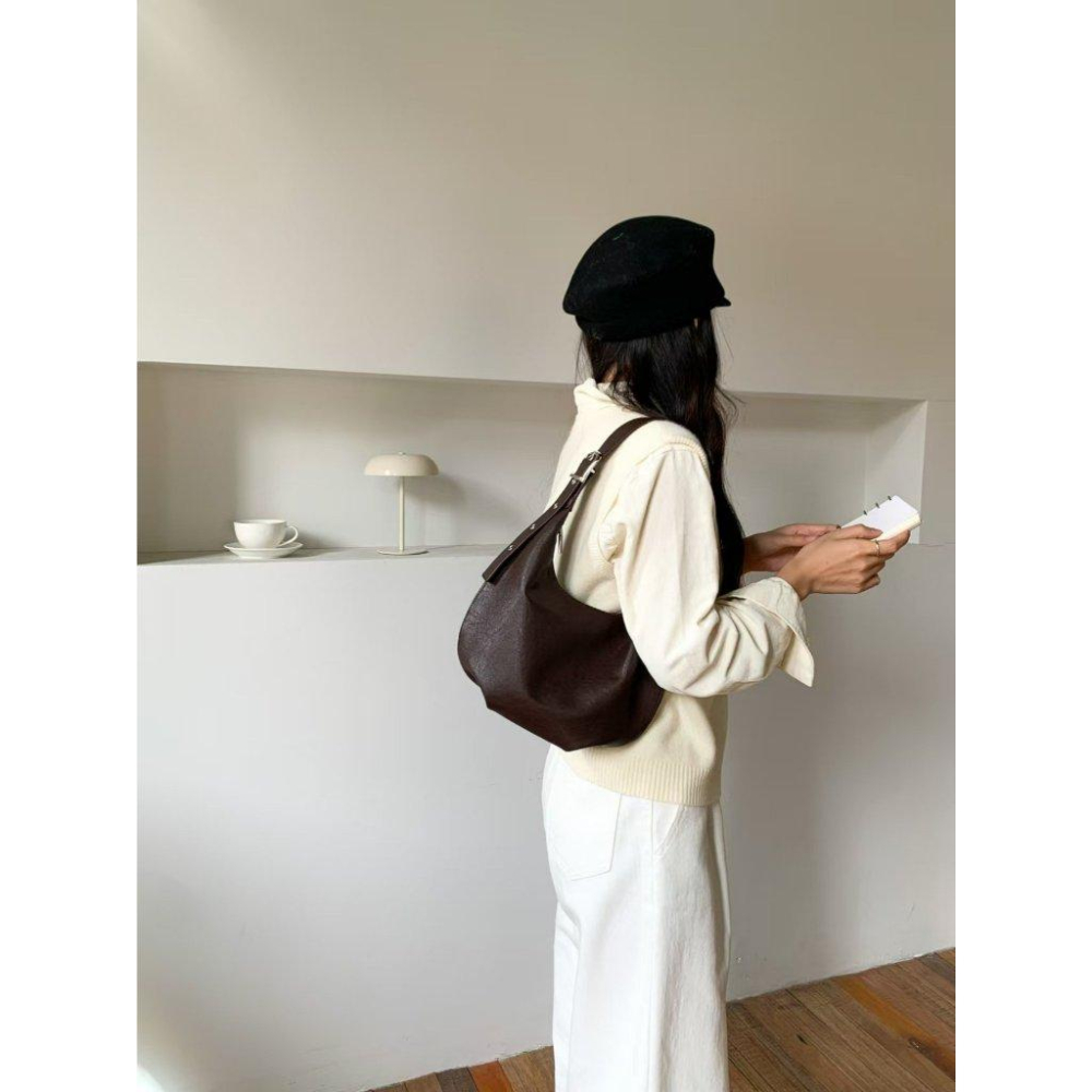 【極簡廓形・新月弧度】VENUSY｜正韓 - 質感新月單肩包．三色入・Made in Korea-細節圖8