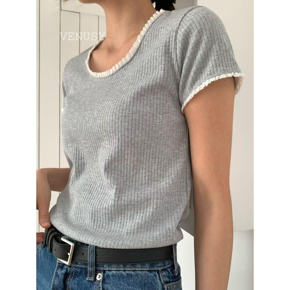 【雲朵彈力】VENUSY｜正韓 - 小花邊修身短袖T恤．象牙白/灰．極致親膚-細節圖3